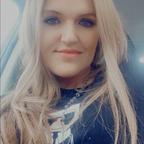 Meet your Posher, Kristen - Picture 1 of 1